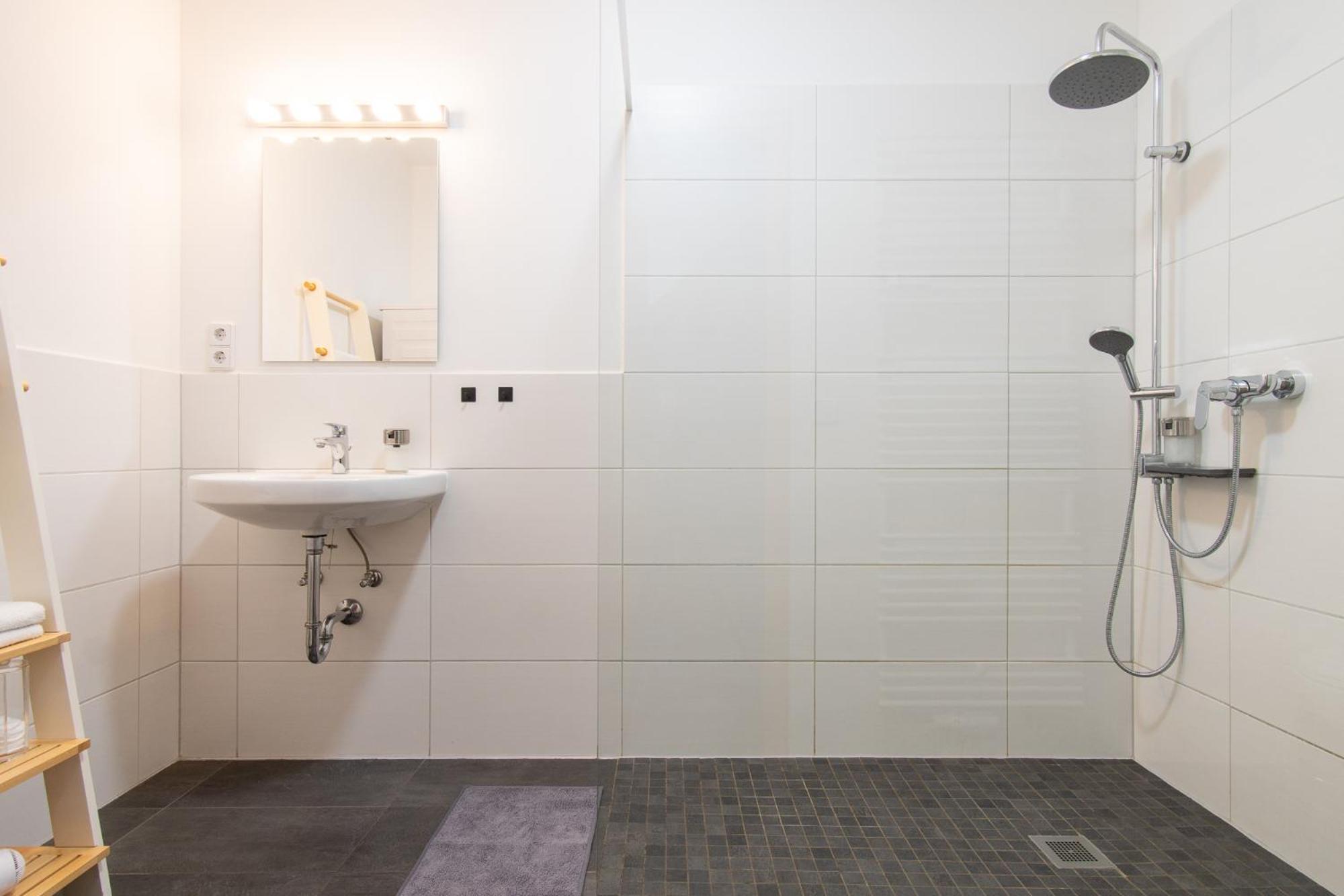 Luxurioeses Apartment, 10Min Innenstadt, Parkplatz エアフルト エクステリア 写真